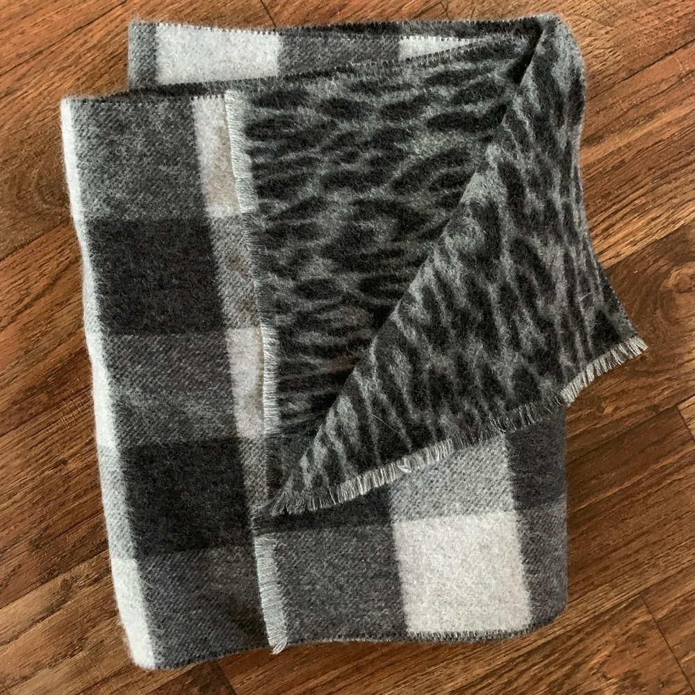 CASHMERES Double Sided Scarf Animal Plaid Print - Picture 3 of 16